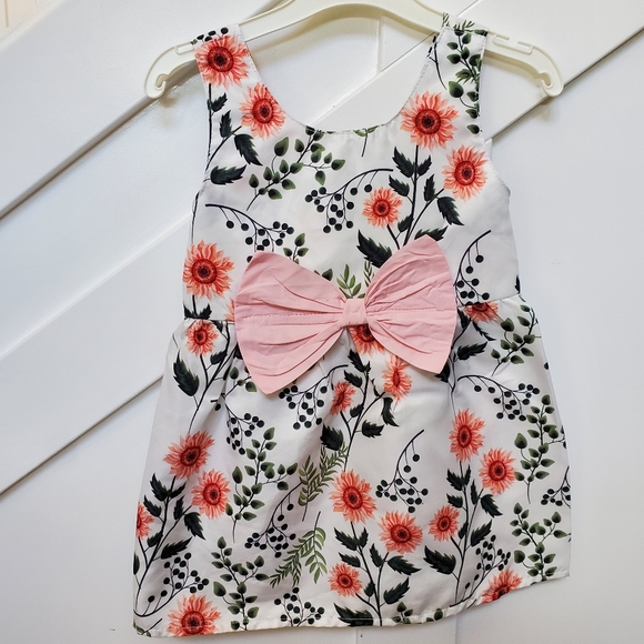 Floral print with large pink bow sleeveless dress - Picture 3 of 5